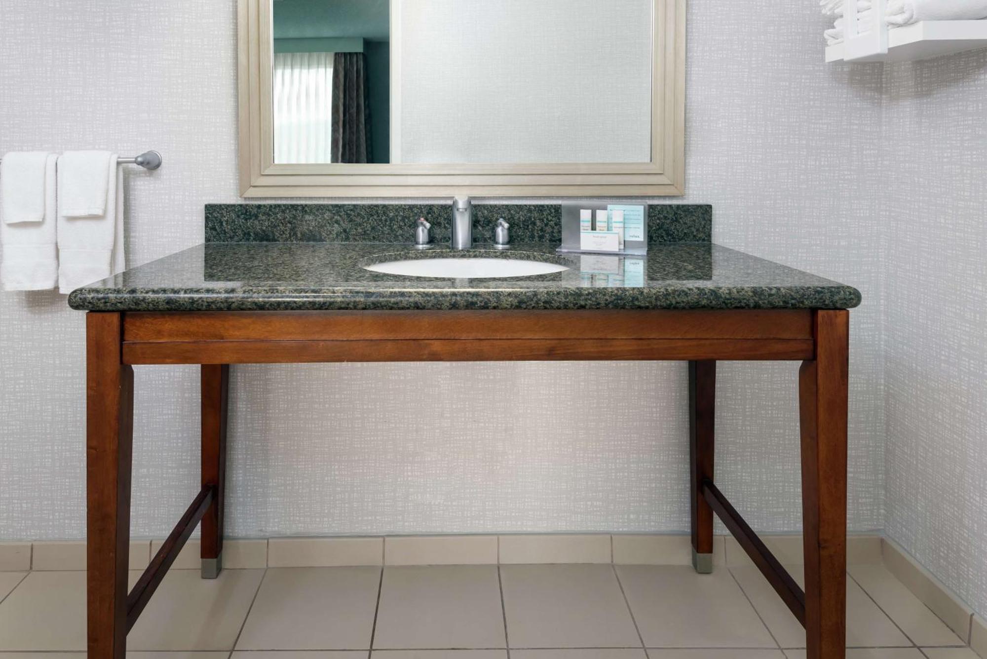 Hampton Inn & Suites Orlando Airport At Gateway Village Zewnętrze zdjęcie